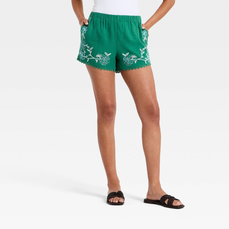 Women's Mid-Rise Cutwork Pull-On Shorts — Universal Thread Green